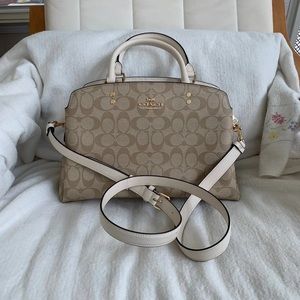 Coach large shoulder bag. Tan color authentic